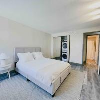 The Hartford Skyline - Stylish Downtown Condo with Wifi Gym and Parking