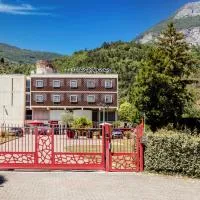 Hôtel Les Trois Roses, Meylan Grenoble，位于梅朗的酒店
