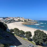 Primera línea de playa de Riazor，位于拉科鲁尼亚Orzan Beach的酒店