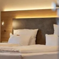 Moselhotel Weinhaus Simon `Sauna`Restaurant`ELadesäule，位于温特里希的酒店