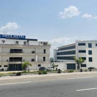 ONYX HOTEL Yamoussoukro，位于亚穆苏克罗Yamoussoukro - ASK附近的酒店
