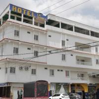 Hotel La Ínsula，位于库库塔卡米洛·达萨国际机场 - CUC附近的酒店