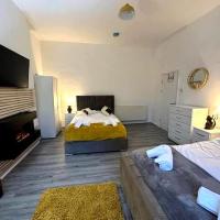 Stratford Stay - sleeps up to 9 near City Centre with parking，位于伯明翰Balti Triangle的酒店