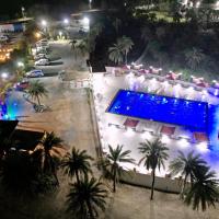 HOTEL SILVER Resort，位于达曼达曼机场 - NMB附近的酒店