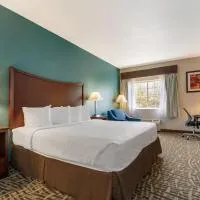 SureStay Plus Hotel by Best Western Topeka,位于托皮卡的酒店