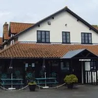 The Crown Lodge Bar Bed & Breakfast，位于Dogdyke的酒店