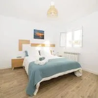 Apartamentos turísticos Praia de Seselle, terraza y jardín a un paso de la playa，位于阿雷斯的酒店
