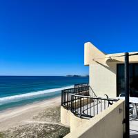 Two Bedroom Ocean View Penthouse at Pelican Sands，位于黄金海岸图贡的酒店