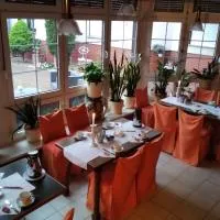 Pension Schulze，位于奥拉宁鲍姆的酒店