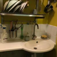 Cozy condo for up to 3 travellers, with kitchen and bath，位于里加Ziepniekkalns的酒店