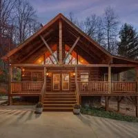 Fully Stocked Cabin Retreat w/ Game Room & Pond!，位于马里昂的酒店