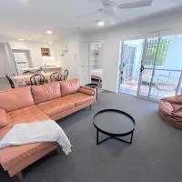 Location, location, location - private apartment，位于布里斯班的酒店
