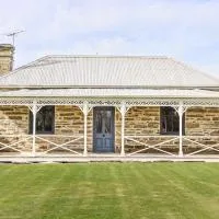 Taieri Bank Cottage - Middlemarch, Otago，位于Middlemarch的酒店