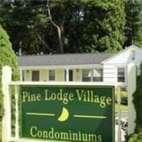 Cozy, cute beach condo in Westerly RI . Best value in Westerly!!，位于韦斯特利Westerly State Airport - WST附近的酒店