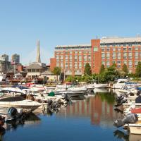 波士顿港都铎码头原住客栈酒店，位于波士顿查尔斯城的酒店