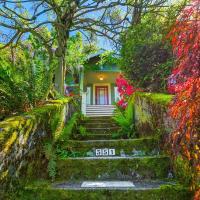 Enchanted Path to a Gardenscape - 92 Walkscore!，位于西雅图Phinney Ridge的酒店