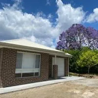 Camellia Cottage Farm Stay，位于Thirlmere的酒店