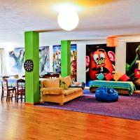 彩色一室公寓，位于法鲁法鲁机场 - FAO附近的酒店