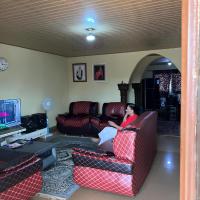 Yogi Home Stay Near Freetown Airport，位于弗里敦的酒店