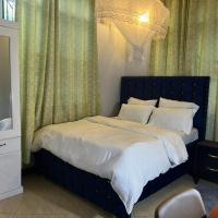 Romantic, Stunning & Authentic Ensuited Master Bedroom，位于达累斯萨拉姆Kijitonyama的酒店