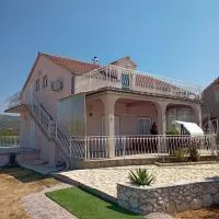 Vila Zagora，位于德尔尼什的酒店