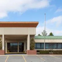 Super 8 by Wyndham Atoka，位于阿托卡的酒店
