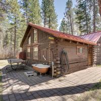 Remote Escape Klamath Falls Cabin By Lake and Hikes，位于克拉马斯福尔斯的酒店