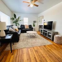 Home Sweet Idahome, feels like home with all the decor you wish you could afford King bed in master, fully fenced dog friendly yard, a few blocks from BSU and downtown Boise, Your perfect stay!，位于博伊西South Boise Village的酒店