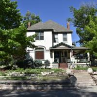 Downen House Bed & Breakfast，位于普韦布洛Pueblo Memorial - PUB附近的酒店