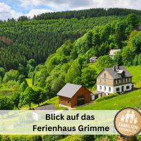 Ferienhaus Grimme - 350m2, 18 Betten - mit Indoorspielplatz, Pool, großer Terrasse, Grill, Sauna, Kicker, Dart, uvm - ideal für Familien，位于施马伦贝格Nordenau的酒店