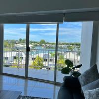 Marina View Holiday Apartment - Beautiful Views，位于Larrakeyah德利萨维尔机场 - DLV附近的酒店