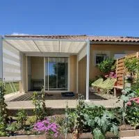 Grande maison avec vue sur le lac，位于Saramon的酒店