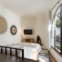 Casa Blanca Suite B2 - New, Private, Cozy!，位于MontecitoMontecito的酒店