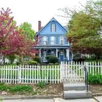 CHARMING EXECUTIVE VICTORIAN MANSION w/ FREE PARKING - near Bucknell，位于Milton的酒店