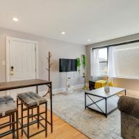 Pet-Friendly Urban Chicago Vacation Rental Condo，位于芝加哥罗杰斯公园的酒店