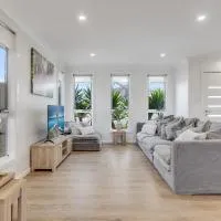 Stylish family home, centrally located.，位于Thirlmere的酒店