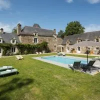 MANOIR DU VAU D ARZ gîtes et chambres d hôtes avec piscine,位于Malansac的酒店