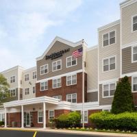 长岛豪尔兹维尔原住客栈，位于HoltsvilleLong Island MacArthur Airport - ISP附近的酒店