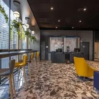 Radisson Hotel & Suites Zurich，位于欧普菲康的酒店