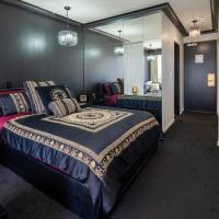 Designer Suites - Versace On View，位于黄金海岸冲浪者天堂的酒店