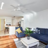 Large, Light, dog friendly home 600m to Burleigh beach，位于黄金海岸伯利角行政区的酒店