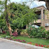 Riviera Courtyard Guest House Islamabad，位于伊斯兰堡F-8区的酒店