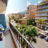 Agr&eacute;able 2P moderne en centre-ville proche mer avec balcon - FR-1-196-333，位于芒通的酒店