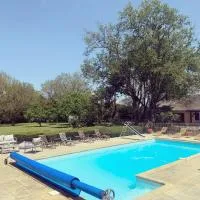 Hors Cadre/villa avec piscine，位于Nort-sur-Erdre的酒店