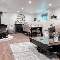 The Victoria Suite in Elora- King Bed,位于埃洛拉的酒店