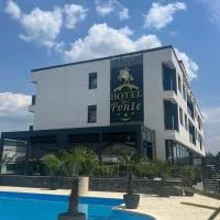 Hotel Del Ponte，位于特尔戈维什泰的酒店