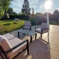 Maison d'hôtes avec jardin 3 chambres pour 7 à 45 min circuit 24h du Mans，位于Vibraye的酒店
