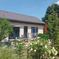 Gîte cossu avec vélos, option bien-être et spa estival de long de la Véloscénie，位于Montigny-le-Chartif的酒店