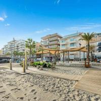 Apartamento en primera línea de playa，位于福恩吉罗拉Carvajal Beach的酒店