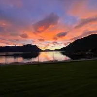 Enesi holiday house，位于Hestenesøyra的酒店